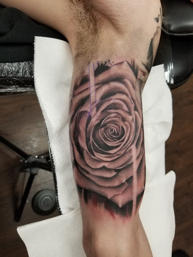 Explore awesome finger tattoo ideas, creative tattoo ideas in Saint Paul Park, available at Lady Liberty Tattoo