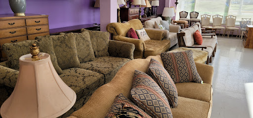 Thrift Store «WINGS Resale Store», reviews and photos, 300 W Golf Rd, Schaumburg, IL 60195, USA