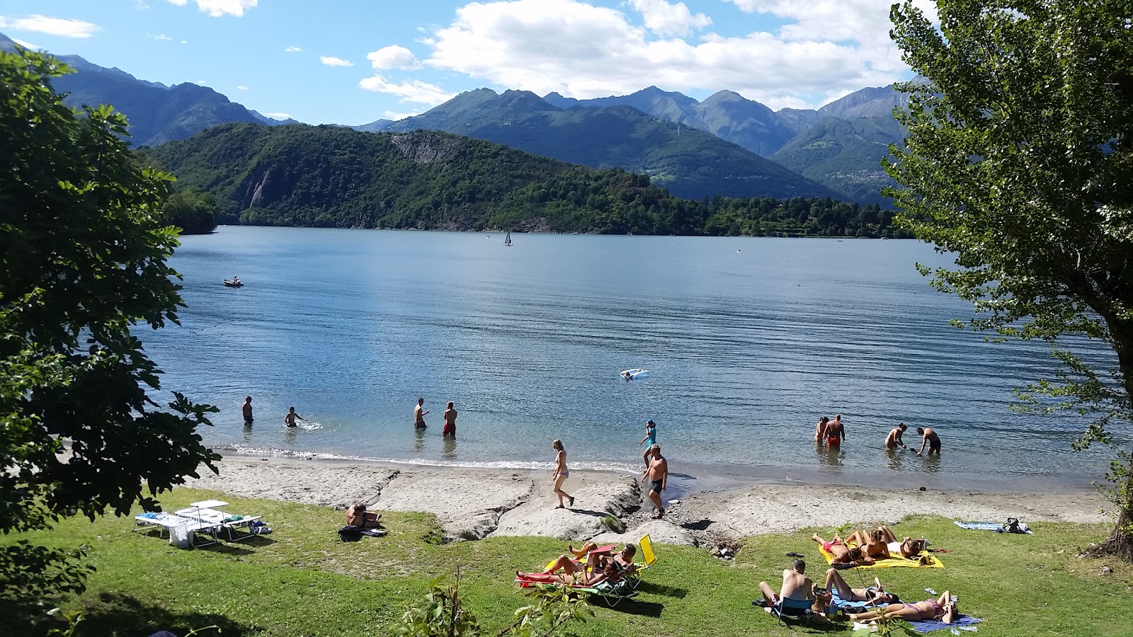 Foto di Spiaggia Mago della Salsiccia con una superficie del erba