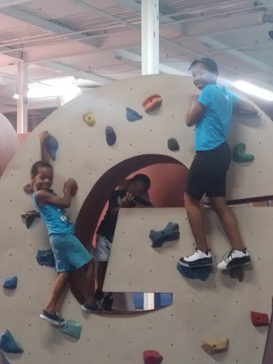 Rock Climbing Gym «Philadelphia Rock Gym - East Falls», reviews and photos, 3500 Scotts Ln B-3, Philadelphia, PA 19129, USA