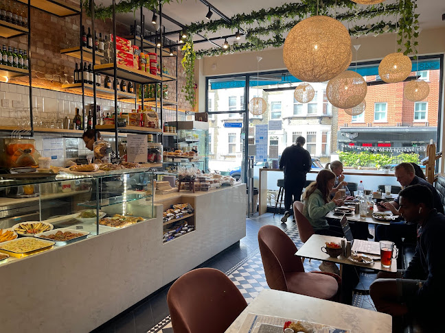 Comments and reviews of Roni's Cafe West Hampstead