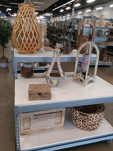 Home Goods Store «Tuesday Morning», reviews and photos, 2188 E 116th St, Carmel, IN 46032, USA