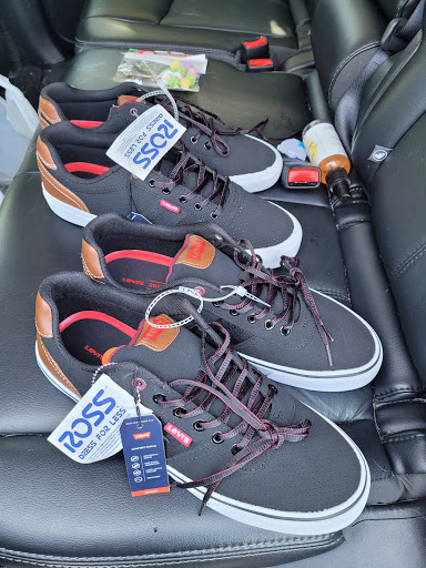 Clothing Store «Ross Dress for Less», reviews and photos, 909 N Landing Way, Renton, WA 98057, USA