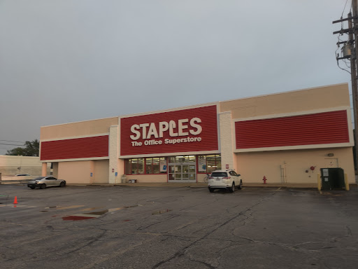 Office Supply Store «Staples», reviews and photos, 5950 Mayfield Rd, Mayfield Heights, OH 44124, USA