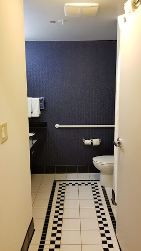 Hotel «Fairfield Inn & Suites by Marriott Orlando at SeaWorld®», reviews and photos, 10815 International Dr, Orlando, FL 32821, USA