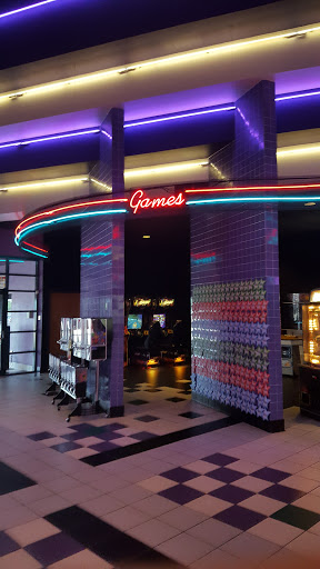 Movie Theater «Regal Cinemas Round Lake Beach 18», reviews and photos, 550 E Rollins Rd, Round Lake Beach, IL 60073, USA