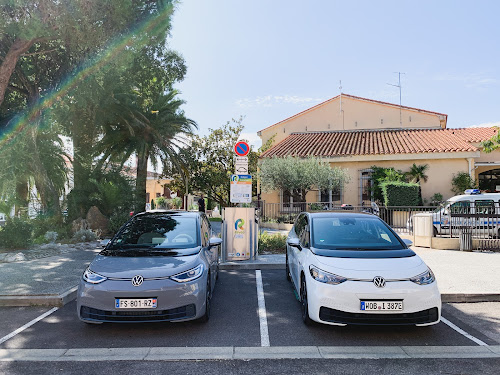 Borne de recharge de véhicules électriques RÉVÉO Charging Station Elne