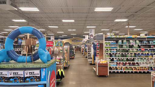 Pet Supply Store «PetSmart», reviews and photos, 300 NJ-18, East Brunswick, NJ 08816, USA
