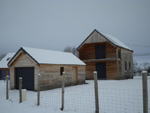 Lodge Chalet du Frêne : Location de vacances dans gite en chalet 3* pour 6 personnes, avec 2 chambres, jardin, terrasse, garage, proche des stations de ski et Aubrac, à Laguiole dans l'Aveyron en Occitanie Laguiole