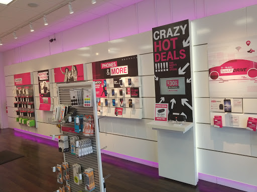 Cell Phone Store «T-Mobile», reviews and photos, 2908 Hamilton St, Hyattsville, MD 20782, USA