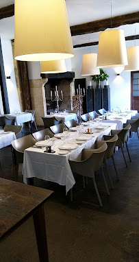 Atmosphère du Restaurant gastronomique Château Les Merles à Mouleydier - n°17