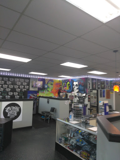 Tattoo Shop «Chi-Town Effects Tattoo», reviews and photos, 419 S Lake St, Aurora, IL 60506, USA