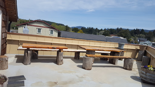 Bar & Grill «Snug Harbor Bar and Grill», reviews and photos, 5001 SW Hwy 101, Lincoln City, OR 97367, USA