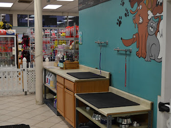 Dunk'N Dogs Dog Wash and Grooming and Pet Food and Supplies