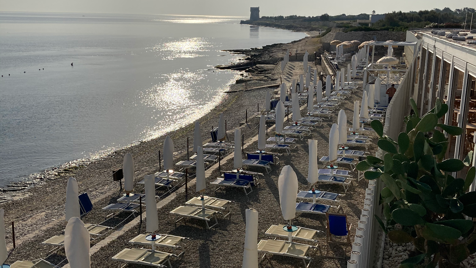 Foto de Torre Calderina beach - lugar popular entre os apreciadores de relaxamento