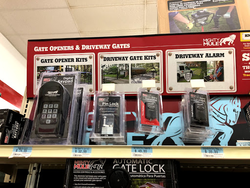 Home Improvement Store «Tractor Supply Co.», reviews and photos, 115 4 Seasons Blvd a, Hendersonville, NC 28792, USA