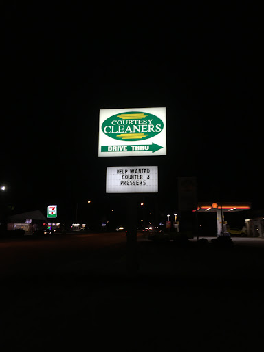 Dry Cleaner «Courtesy Cleaners & Laundry», reviews and photos, 3509 Manatee Ave W, Bradenton, FL 34205, USA