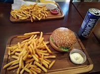 Plats et boissons du Restaurant de hamburgers Quebec Burger à Cluny - n°20