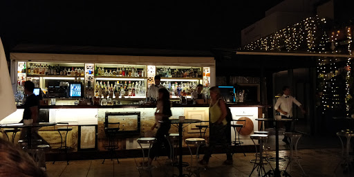 Bar chill out con sofas en Gran Canaria