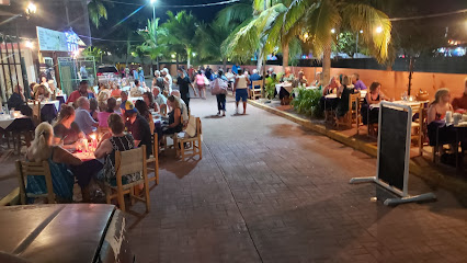 Casanova,s Restaurant Bar - C. Adelita 141, Playa la Madera, 40894 Zihuatanejo, Gro., Mexico