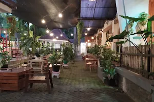 Dira Cafe And Pool image