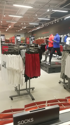 Clothing Store «Nike Factory Store», reviews and photos, 38500 Tanger Dr #101, North Branch, MN 55056, USA