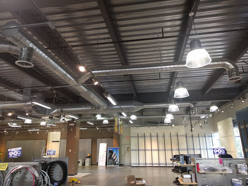 Outdoor Sports Store «Eastern Mountain Sports», reviews and photos, 300 Needham St #1, Newton, MA 02464, USA