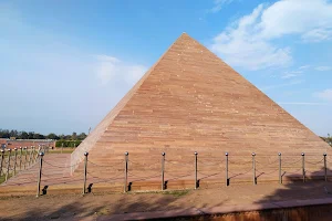 Sculpture Of Great Pyramid of Giza image