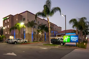 Holiday Inn Express & Suites Bakersfield Central, an IHG Hotel image
