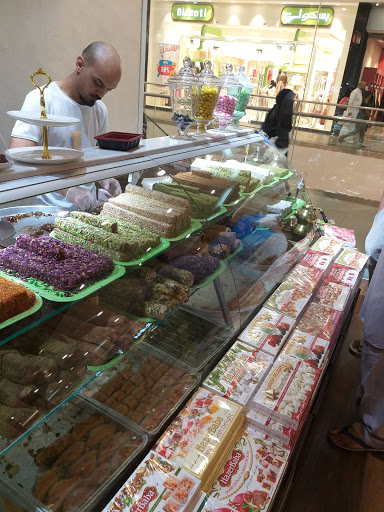 Trinket shops in Mecca