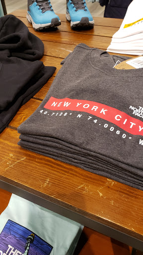 Clothing Store «The North Face», reviews and photos, 1 Garden State Plaza Blvd, Paramus, NJ 07652, USA