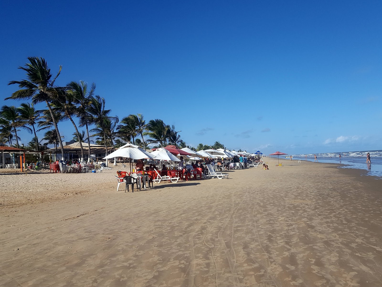 Valokuva Praia do Atalaiaista. mukavuudet alueella