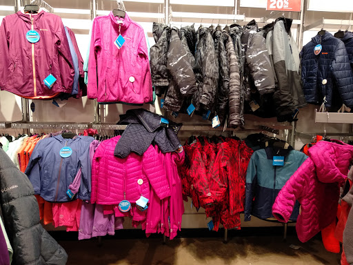 Sportswear Store «Columbia Sportswear Outlet», reviews and photos, 6800 Oxon Hill Rd #600, Oxon Hill, MD 20745, USA