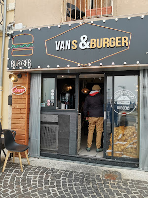 Vans And﻿ Burger à Martigues