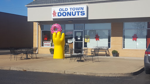 Donut Shop «Old Town Donut Shop», reviews and photos, 3941 Mid Rivers Mall Dr, St Peters, MO 63376, USA
