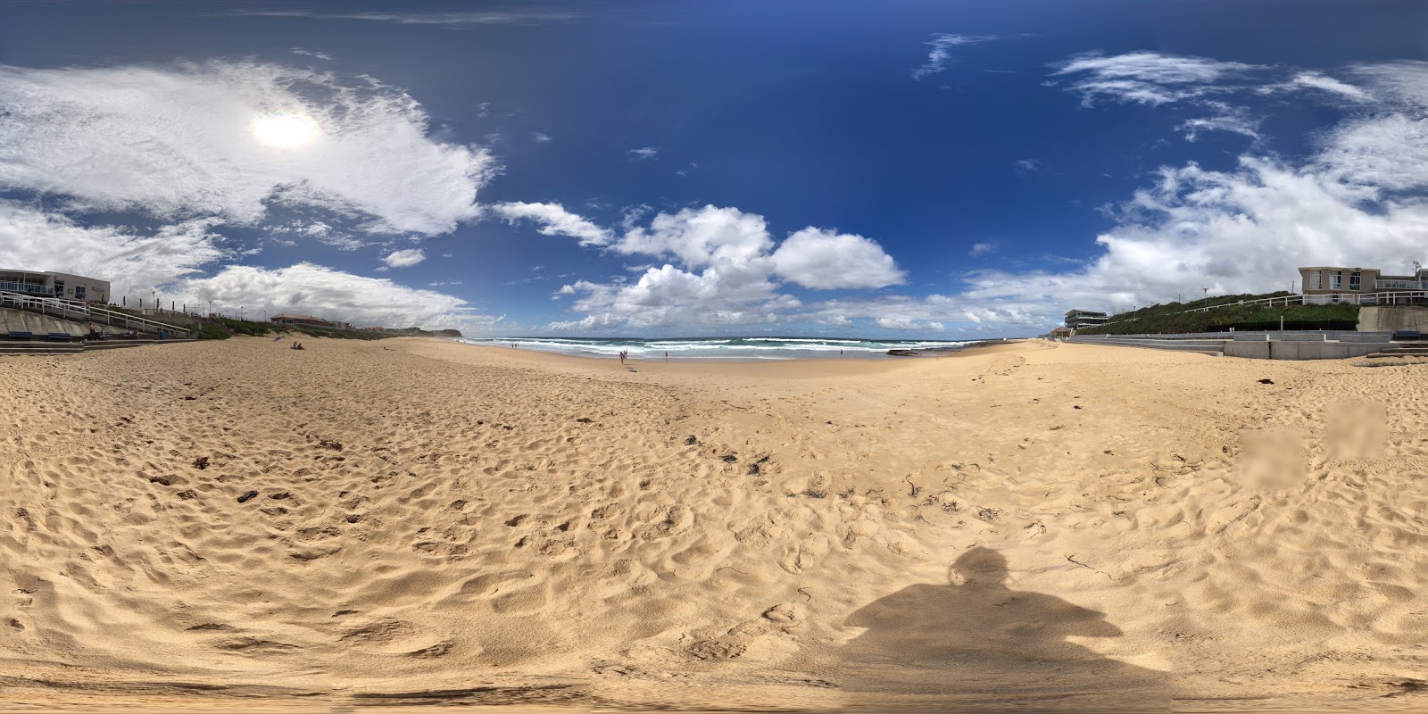 Foto av Merewether Beach med lång rak strand
