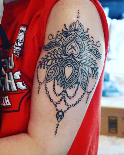 Tattoo Shop «Chicago True Blue Tattoo», reviews and photos, 2523 W North Ave, Chicago, IL 60647, USA