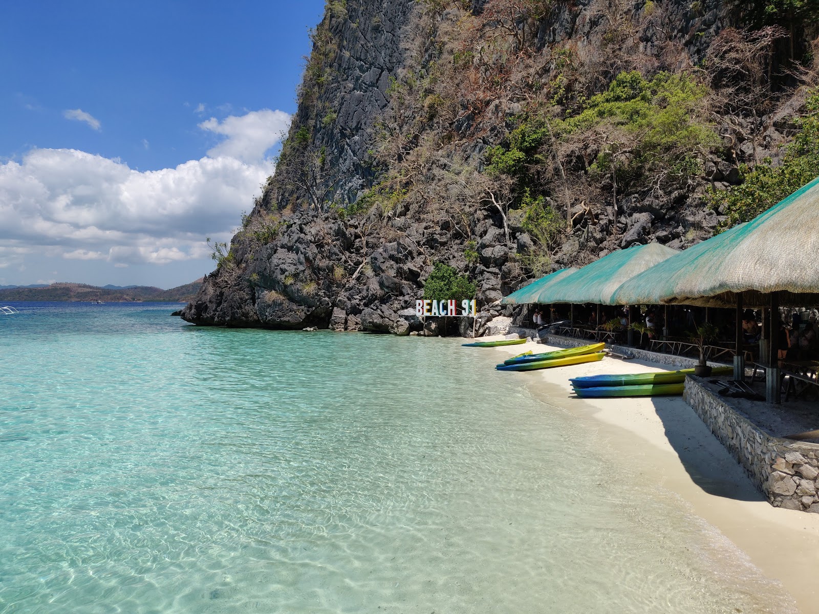 Φωτογραφία του Beach 91 με φωτεινή άμμος επιφάνεια