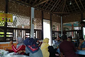 Warung Ayam dan Gurami Pedas Bu Wiwik image