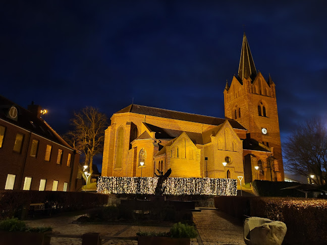 Kommentarer og anmeldelser af Sankt Mikkels Kirke