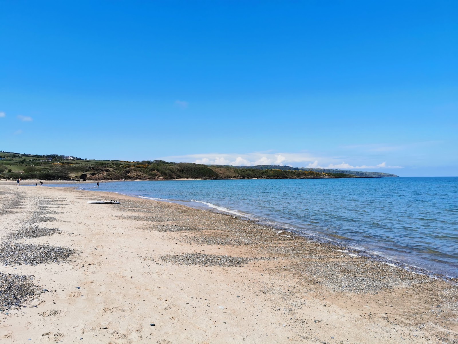 Photo de Plage de Lligwy avec sable lumineux de surface