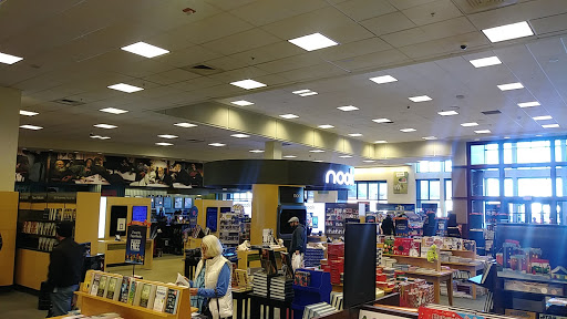 Book Store «Barnes & Noble», reviews and photos, 96 Derby St, Hingham, MA 02043, USA