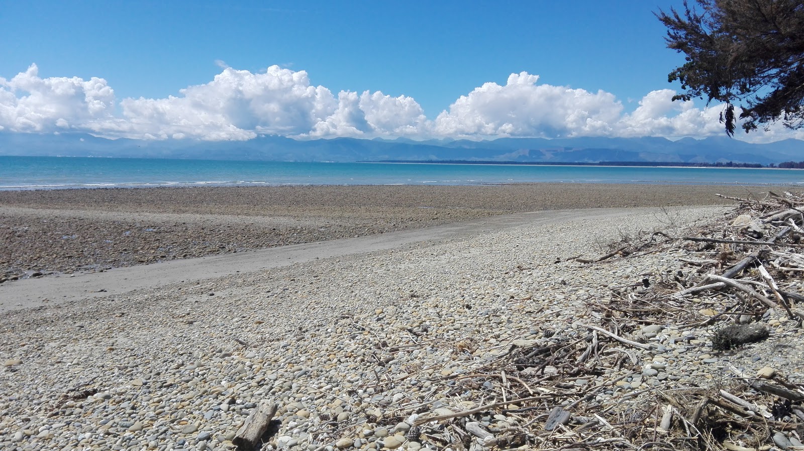 Zdjęcie Ruby Bay Beach II z przestronna linia brzegowa
