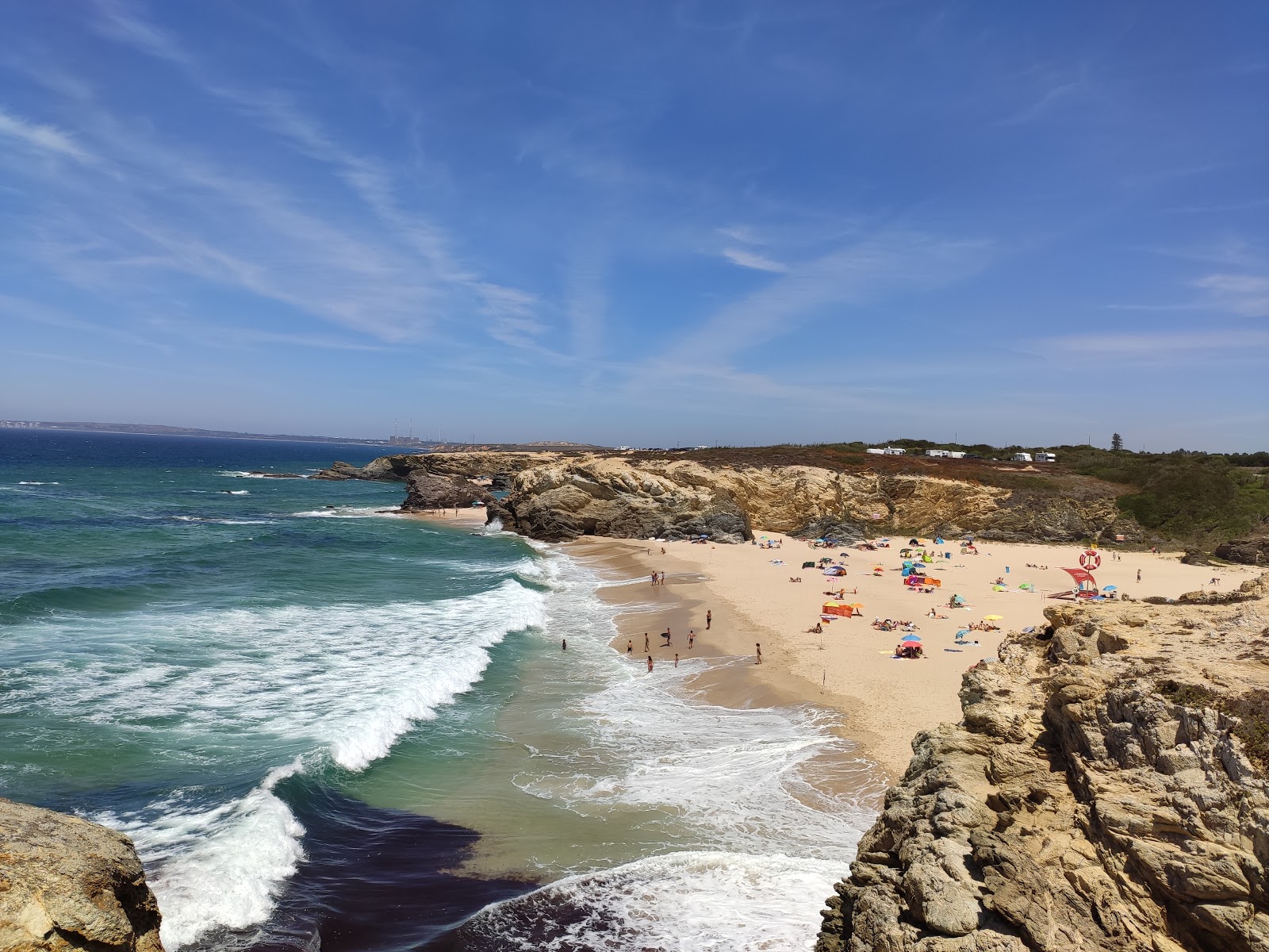 Photo de Grande de Porto Covo avec sable lumineux de surface