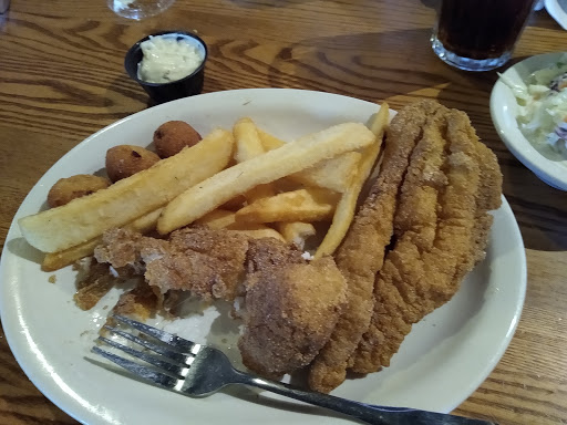 American Restaurant «Cracker Barrel Old Country Store», reviews and photos, 1162 Wayne Ave, Chambersburg, PA 17202, USA