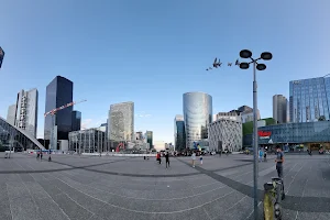 Esplanade de La Défense image