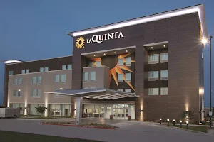 La Quinta Inn & Suites by Wyndham Sweetwater East image