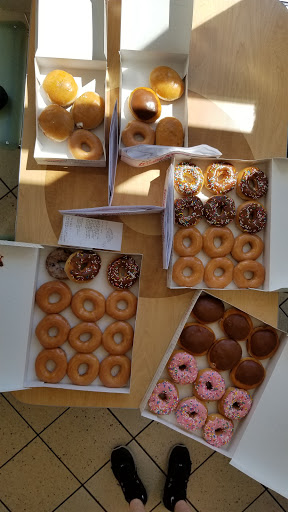 Bakery «Krispy Kreme Doughnuts», reviews and photos, 1911 4 Seasons Blvd, Hendersonville, NC 28792, USA