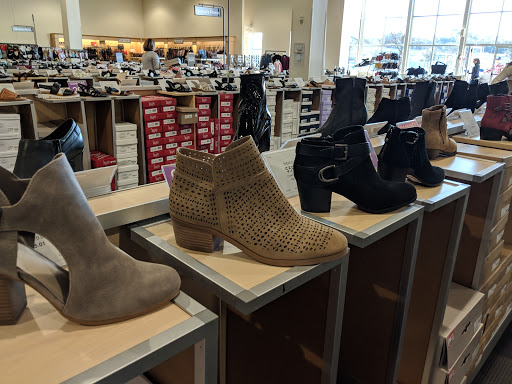 Shoe Store «DSW Designer Shoe Warehouse», reviews and photos, 10515 N Mopac Expy, Austin, TX 78759, USA