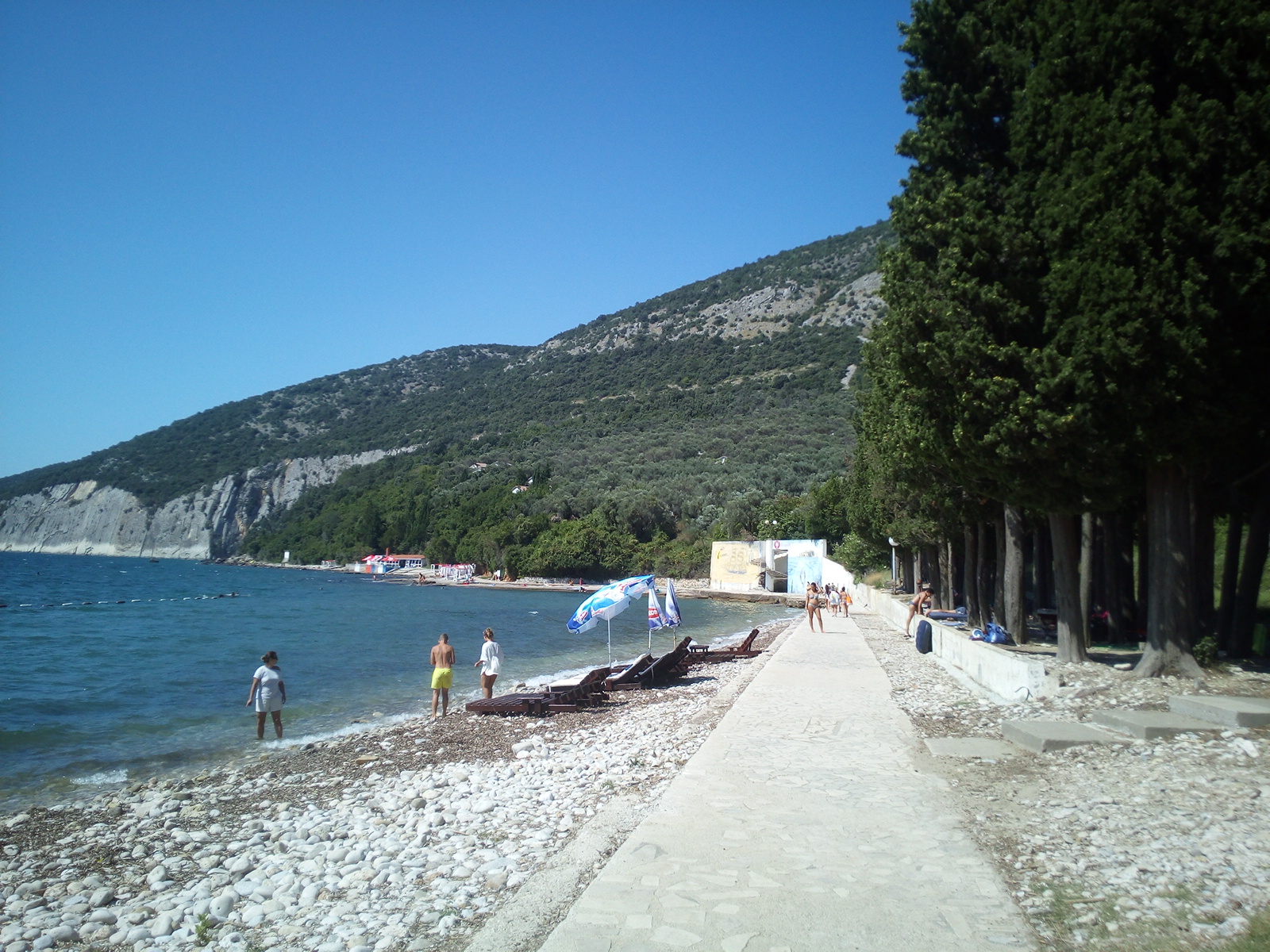 Photo de Valdanos beach situé dans une zone naturelle